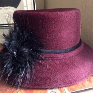 SAKS FIFTH AVE Felt Wool HAT Maroon Burgundy Fur Feathers Vintage 80s UNWORN